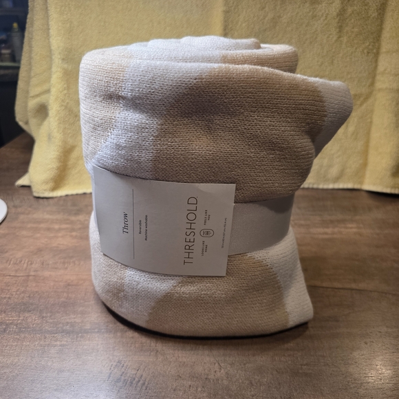 Threshold Reversible Throw in Beige and White - Picture 5 of 5